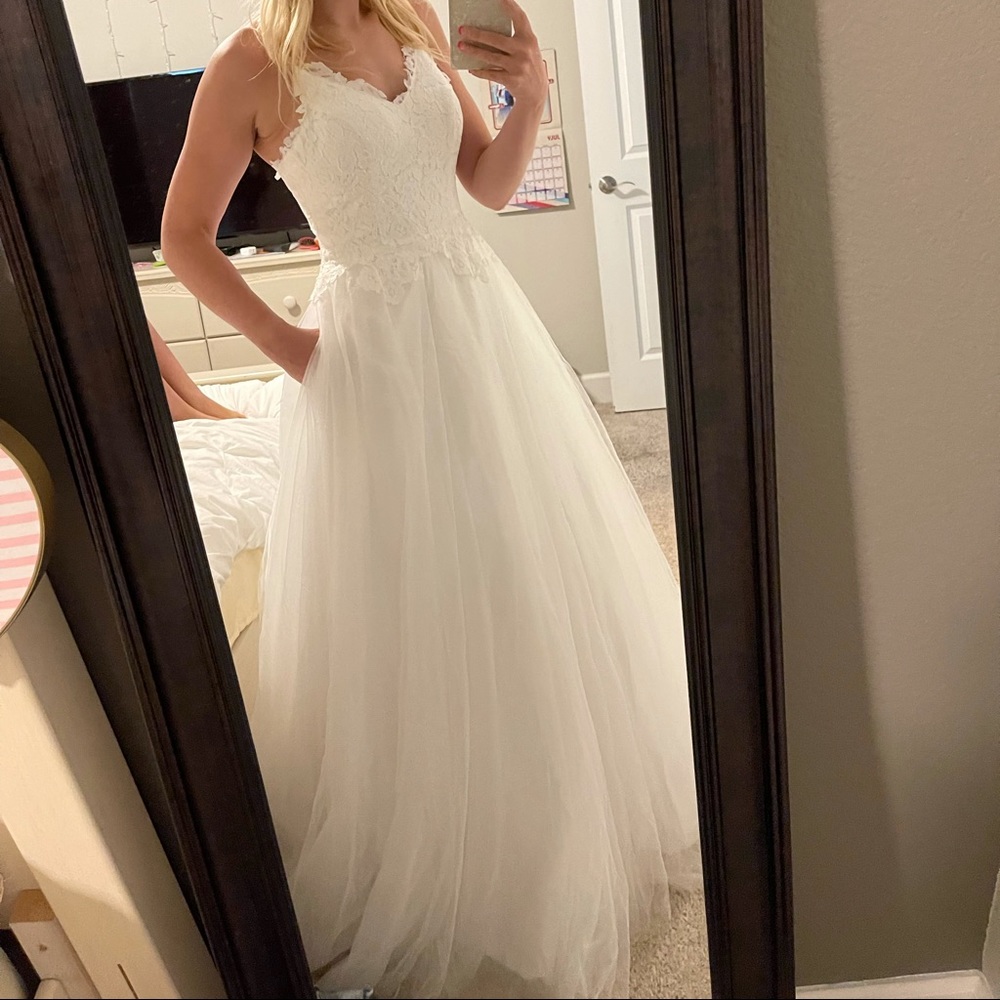 Wedding Dress/Ball Gown